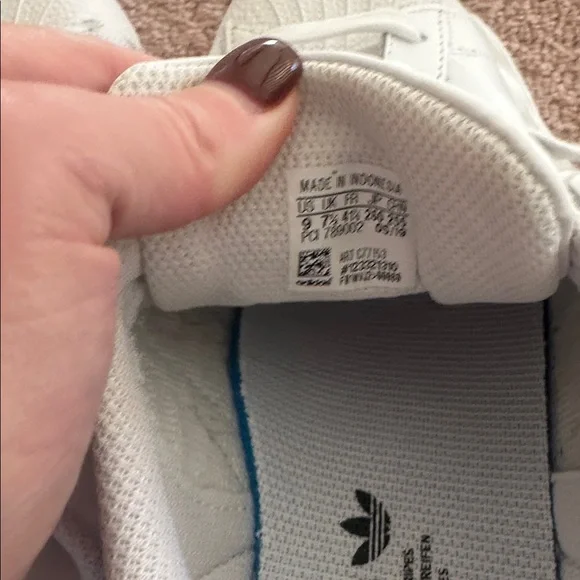 Adidas White and Black Sneakers for women size 9 - Picture 7 of 7